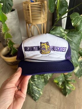 90s Washington Huskies Mesh Trucker Hat